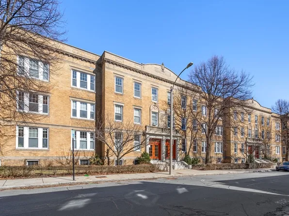 128 Sewall Ave #A, Brookline, MA 02446