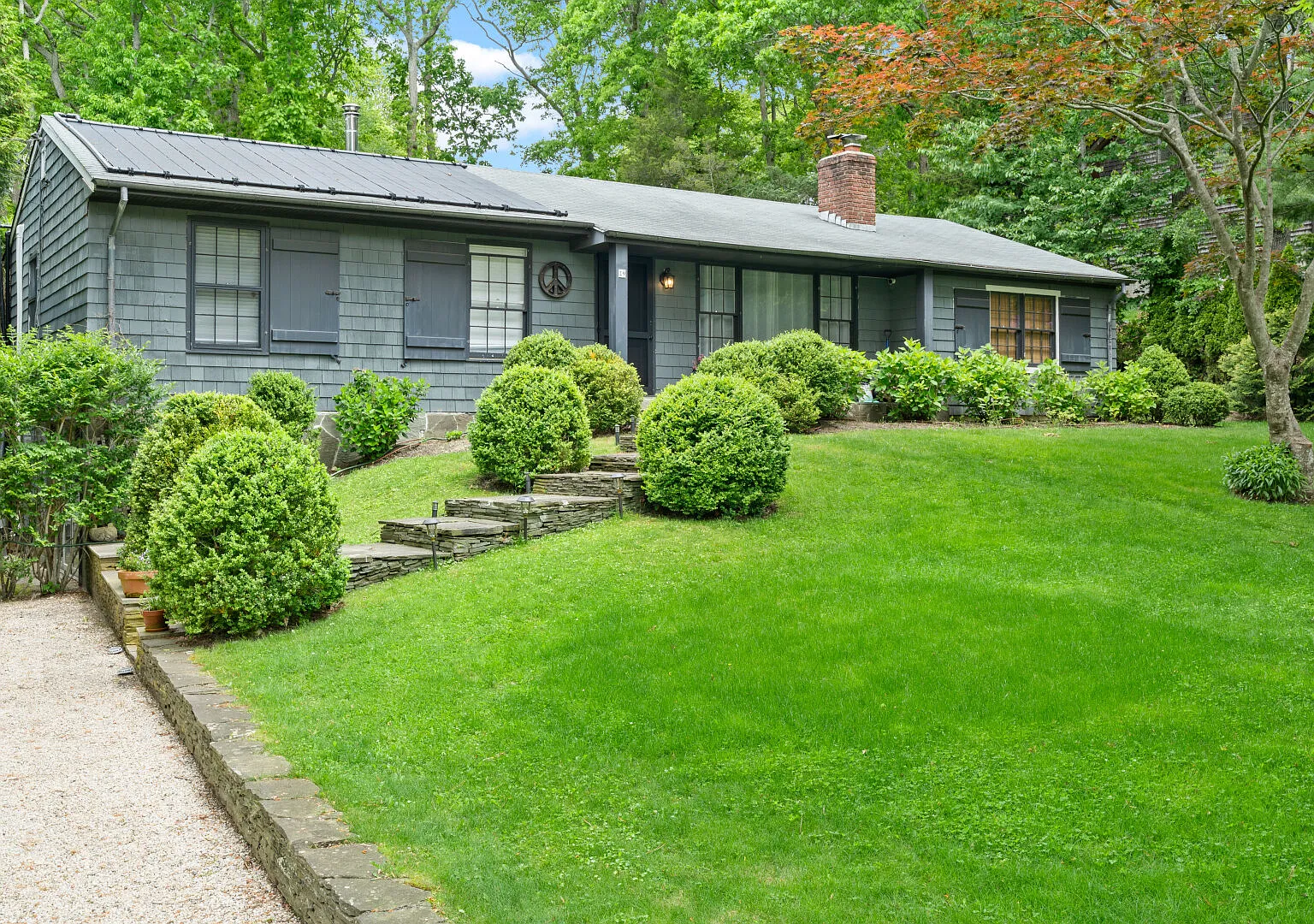 Cozy Southampton Home with Private Pool, Outdoor Dining — Photo 4