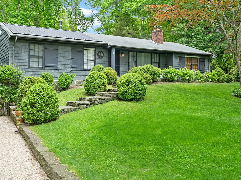 29 Cove Rd N — Photo 4