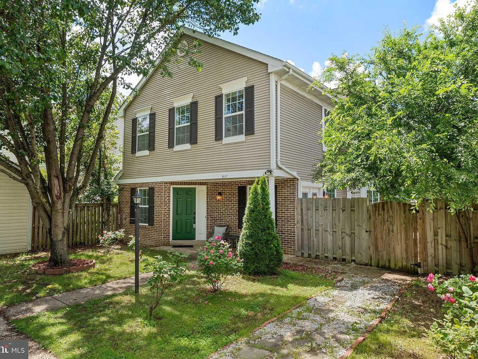 3 bed, 2.5 bath, 1393 sqft, $2,600 — Photo 1