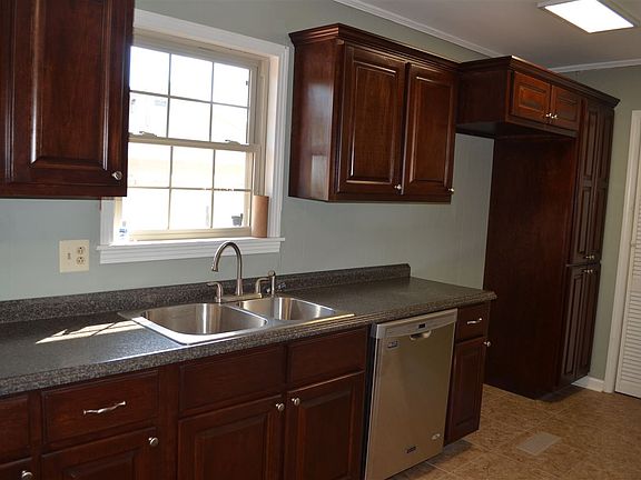 3rd image of 919 Meadow St