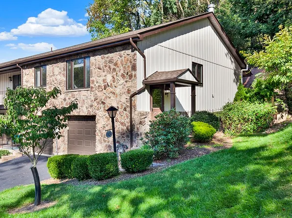 101 Forest Ridge Dr, Pittsburgh, PA 15221
