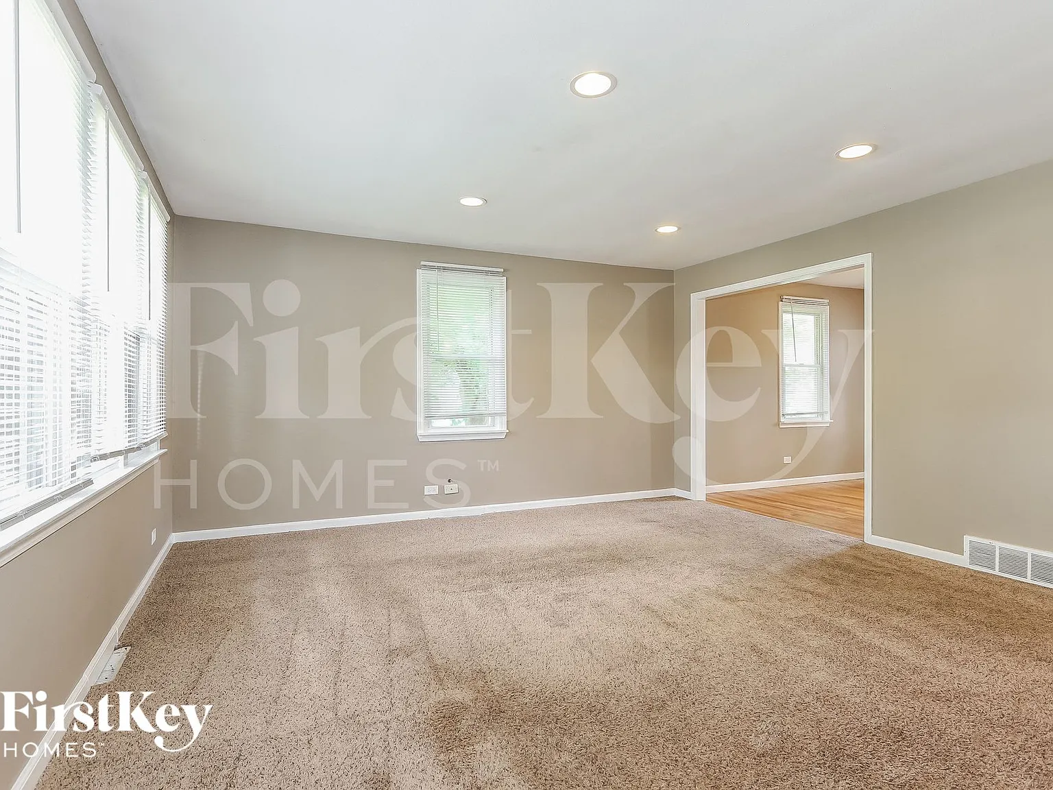 2 bed, 1.0 bath, 1026 sqft, $2,730 — Photo 3