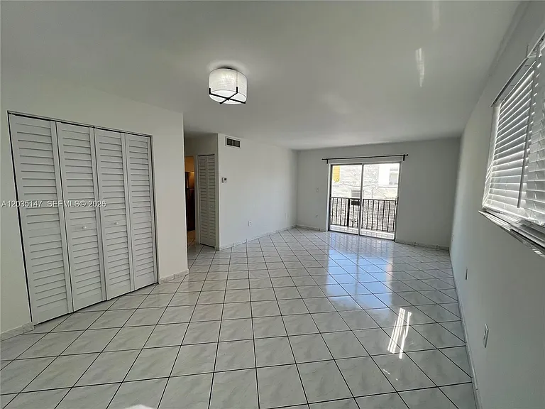 821 Euclid Ave #304 — Photo 9