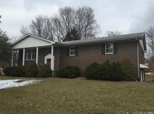 237 Country Club Ln, Belleville, IL