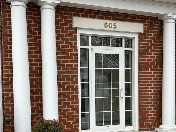 605 Wyndhurst Dr APT 202