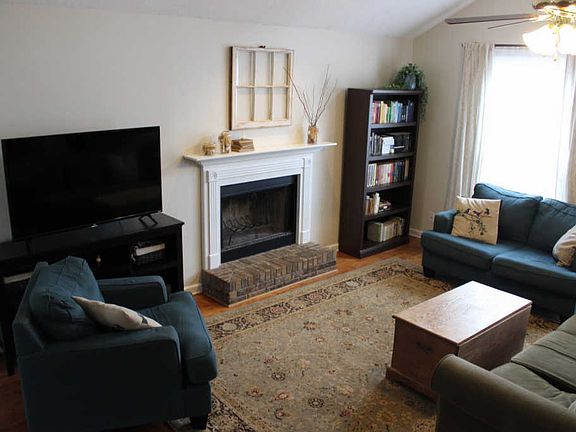 5th image of 3304 N Henderson Way