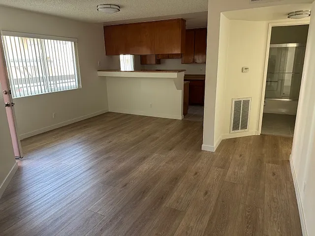 2 bed, 975 sqft, $1,975 — Photo 4