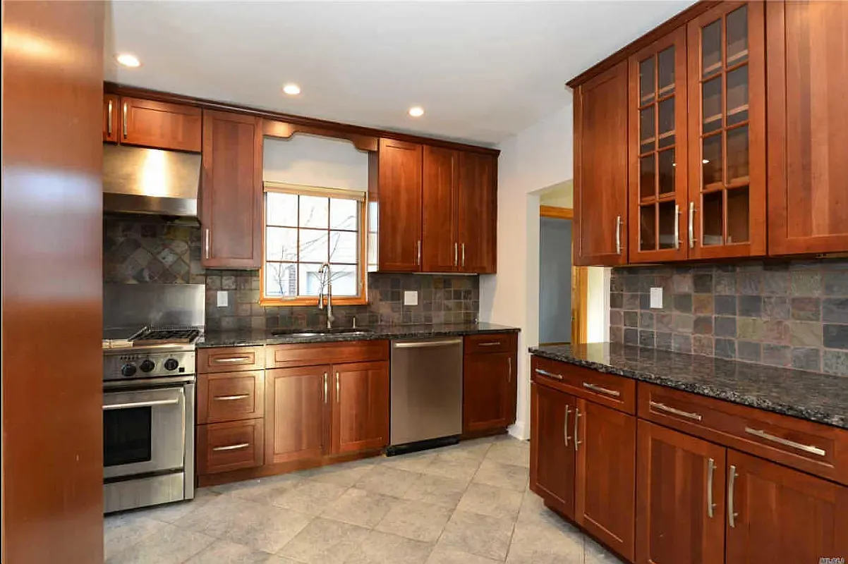 6 bed, 2.5 bath, $7,000 — Photo 2