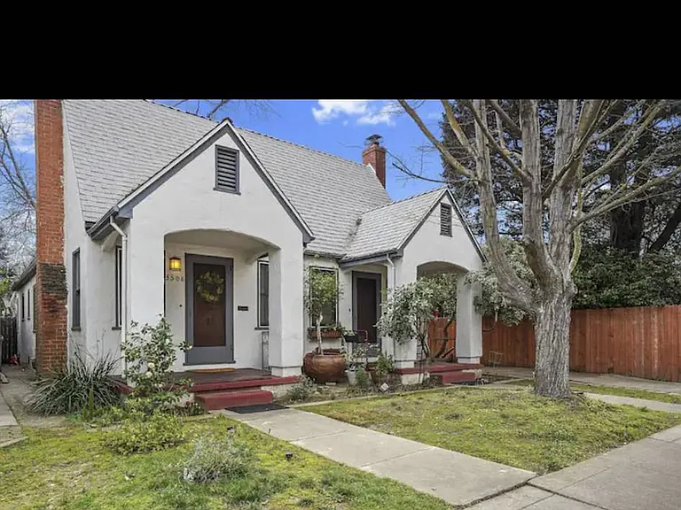D St — Photo 1