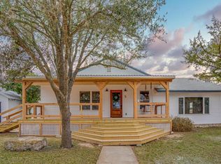 5 N Twin Oaks Ln, Comfort, TX 78013