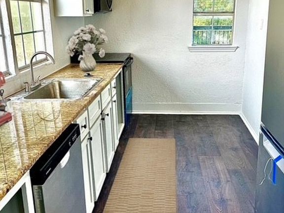 4th image of 2311 Market Ave #B