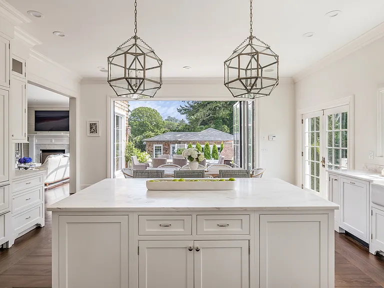24 Halsey Neck Ln — Photo 12