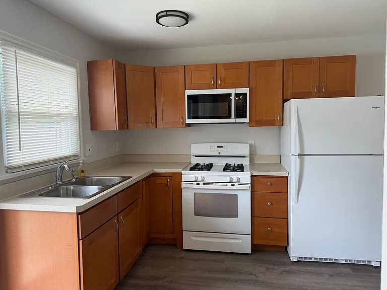 102-104 S Kelly Ave #106 — Photo 6