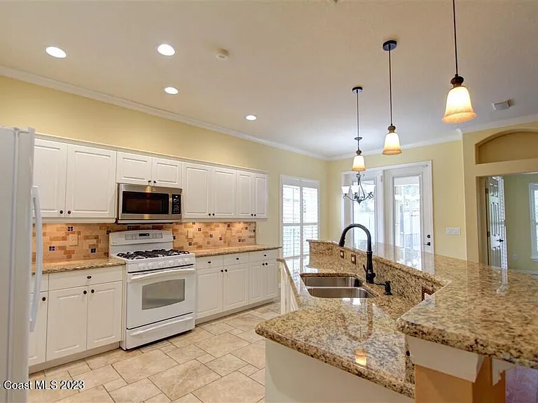 1648 Kestrel Ct — Photo 8