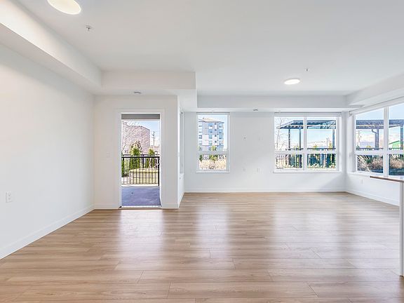 5th image of 11913 Burnett St #104