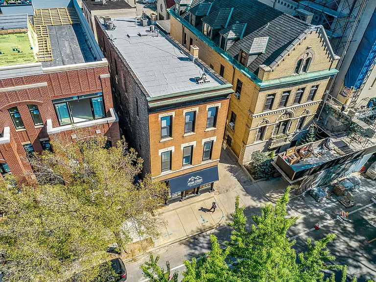 2315 N Southport Ave — Photo 1