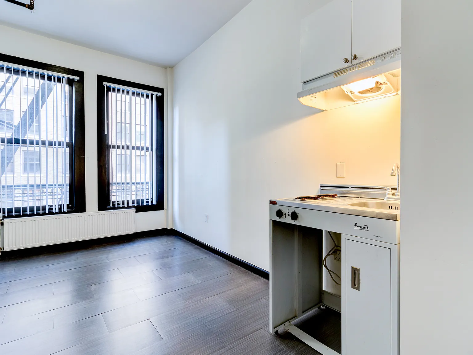 Studio, 140 sqft, $850 — Photo 3