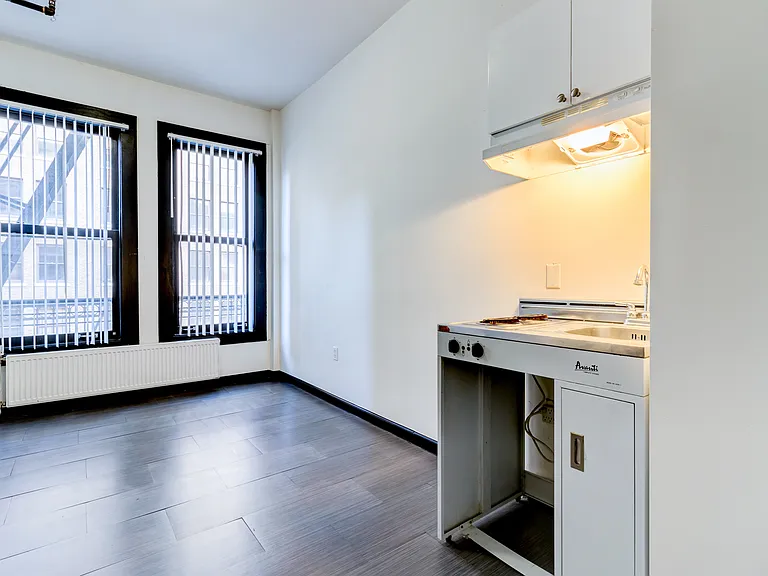 423 W 8th St #714 — Photo 3