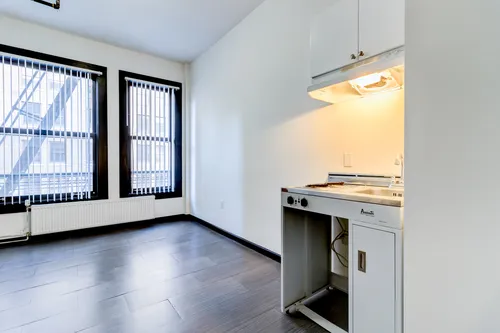 423 W 8th St #704 Photo 1