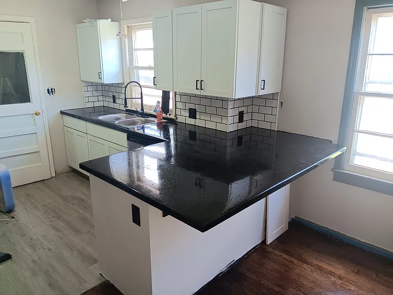 111 Lakeview Dr — Photo 3