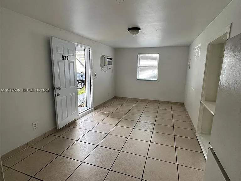 921 N 17th Ct #925 — Photo 11