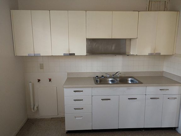4th image of 2605 Sacramento Ave