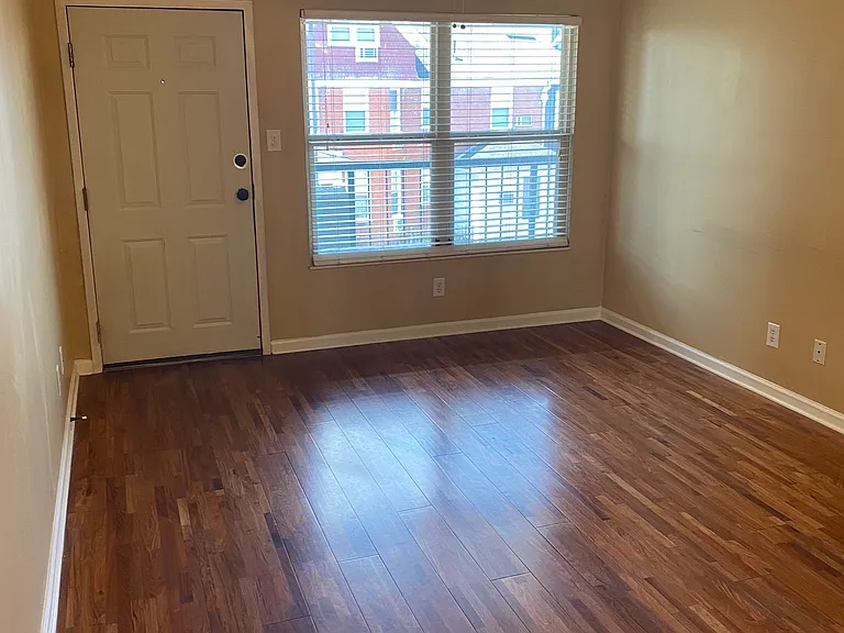 1201 Laurel Ave #305 — Photo 2
