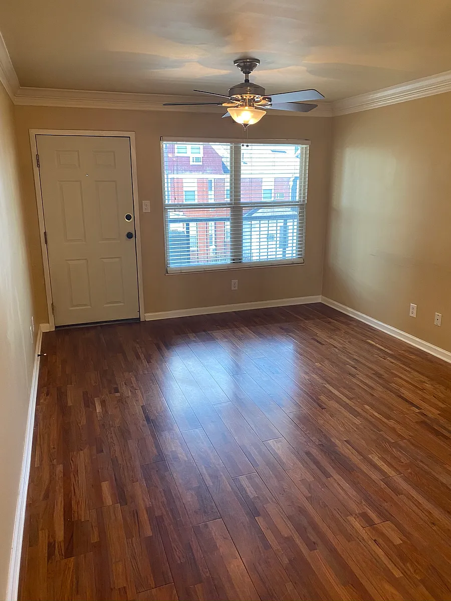 Building Photo - 1201 Laurel Ave #305