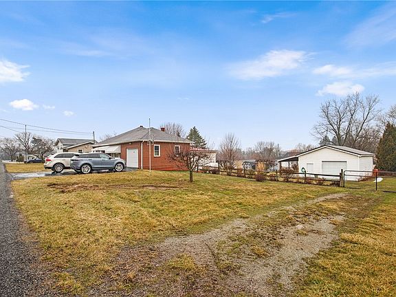 4th image of 403 Rebecca St