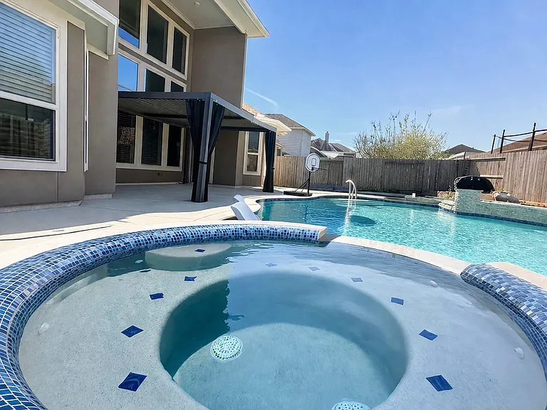 2406 Trocadero Ln — Photo 34