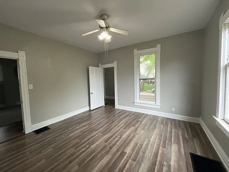 1210 W Powers St — Photo 8