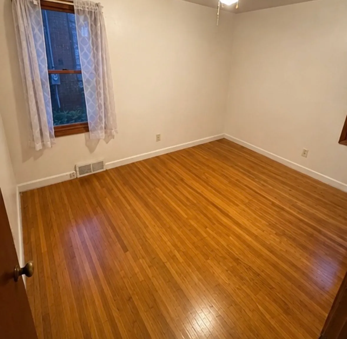 3 bed, 1400 sqft, $2,399 — Photo 2