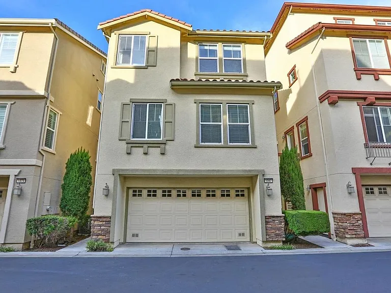 1047 Claridad Loop — Photo 3