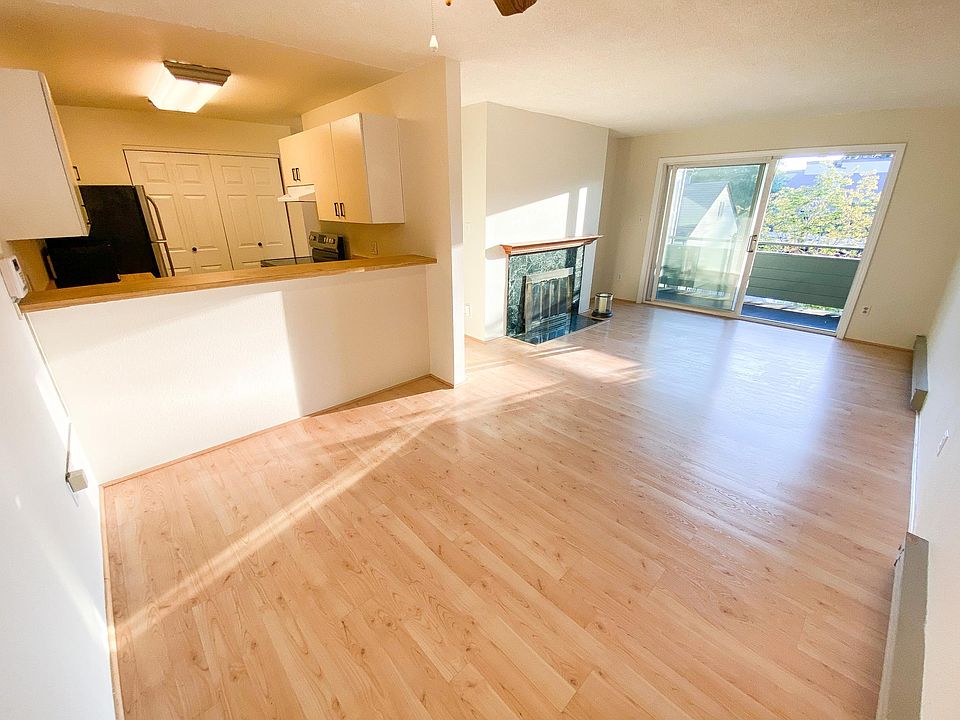 Spacious and bright dining and living room area