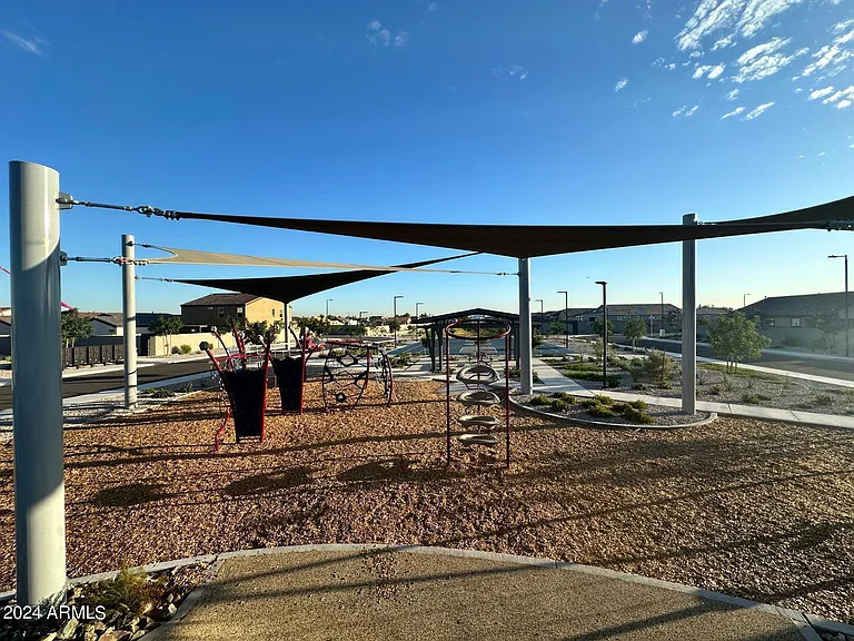 2340 W Sunland Ave — Photo 22