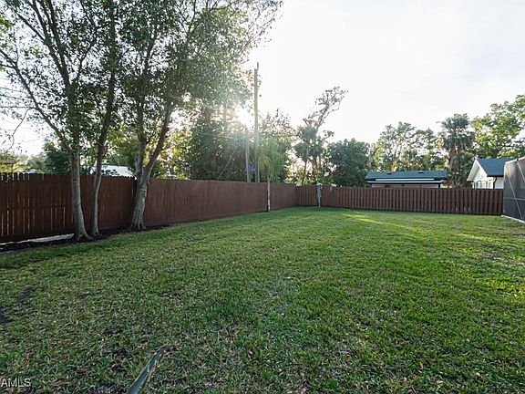 3rd image of 1562 Alhambra Dr