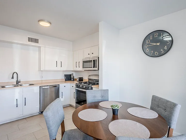 1564 N Paseo La Tinaja — Photo 22