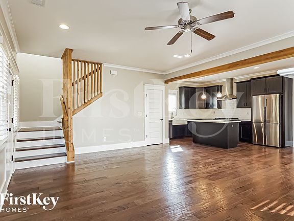 3rd image of 3253 Sawyer Dr