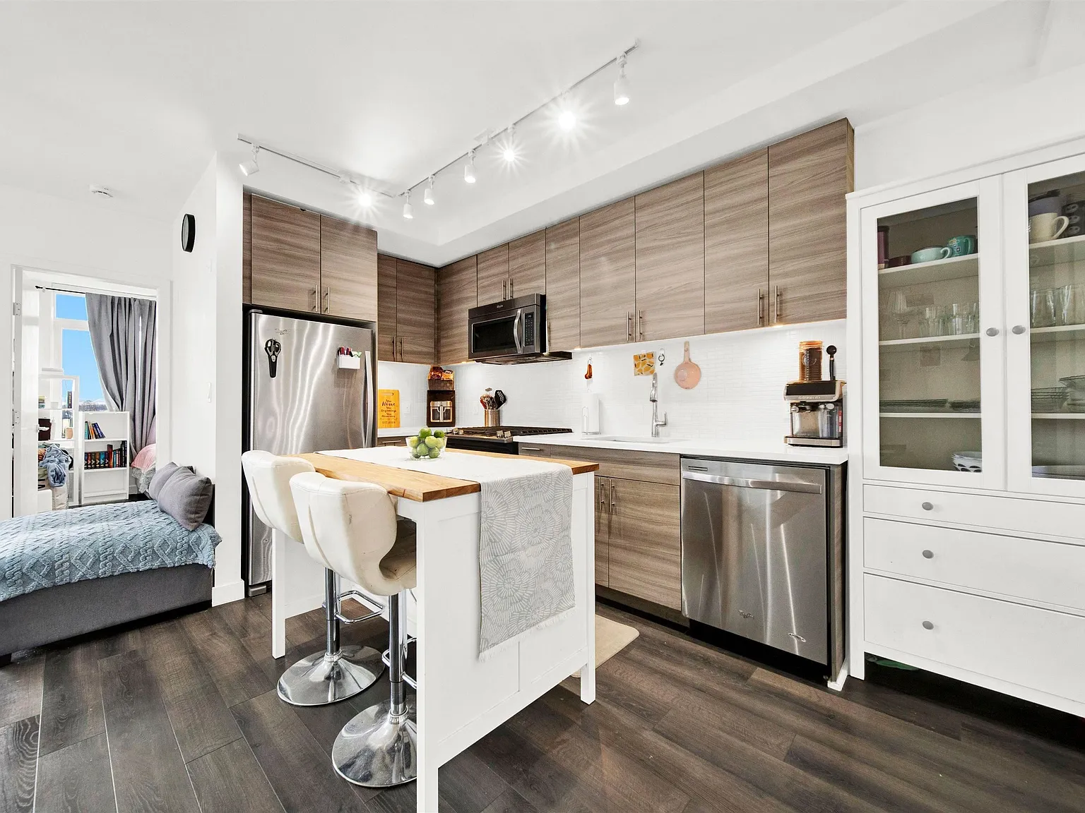 2 bed, 853 sqft, $2,925 — Photo 4