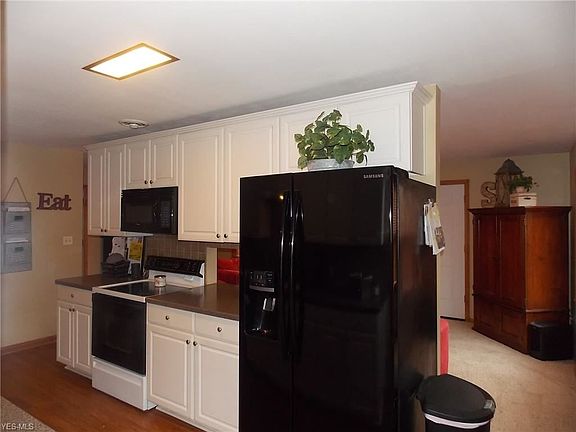 4th image of 752 Woodland Ave