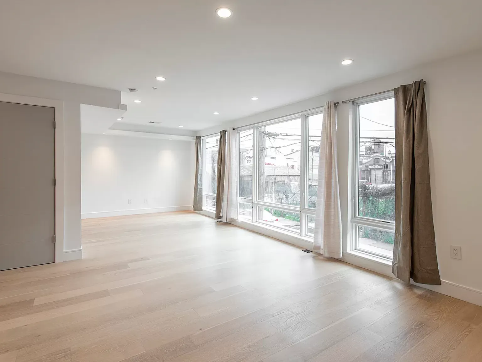 1112 Dunton St — Photo 4