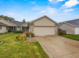 1808 Hardwoods Ct, De Pere, WI 54115