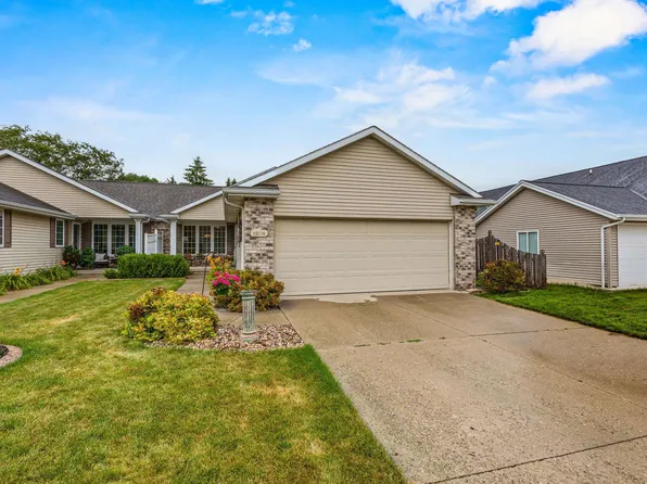 1808 Hardwoods Ct, De Pere, WI 54115