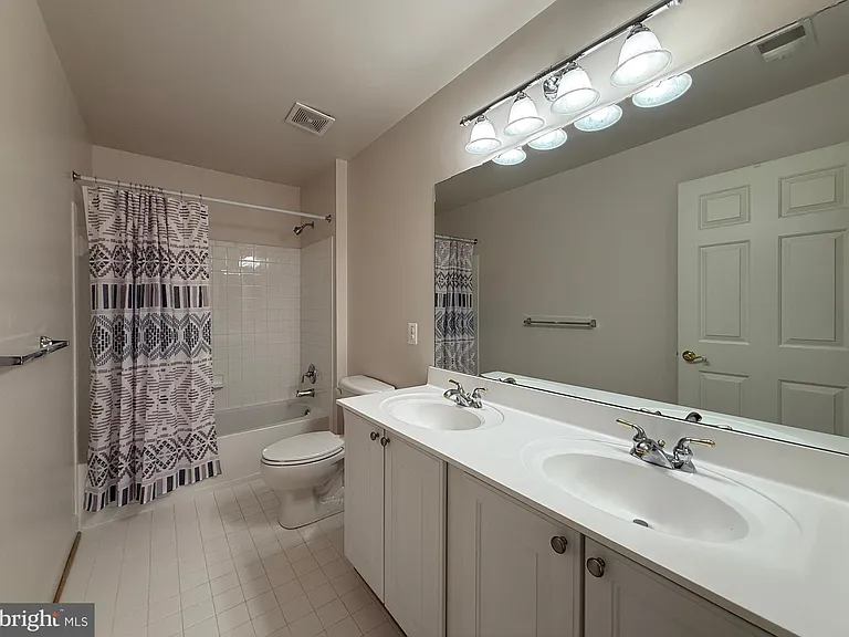 4415 Medallion Dr — Photo 37