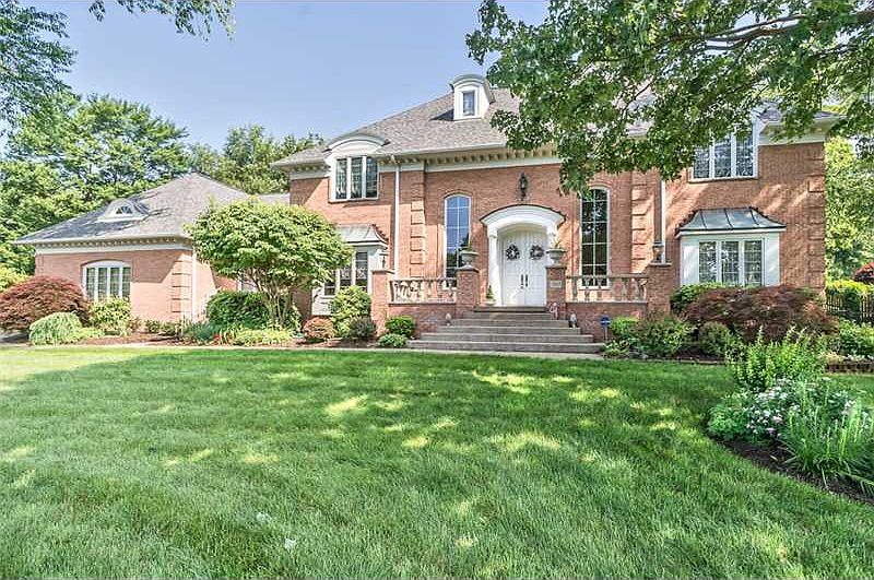 1st image of 780 Stonegate Dr