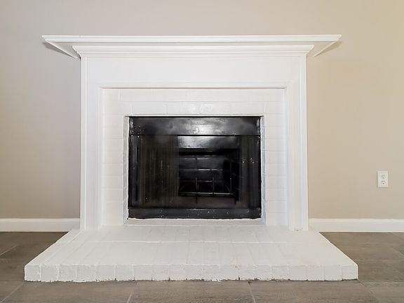 4th image of 921 Richards Dr