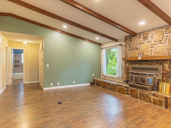 4th image of 68 Sierra Dr