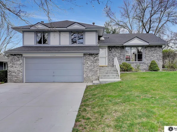 5220 S 66th Street Cir, Lincoln, NE 68516
