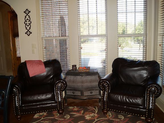 Sitting area off of kitchen